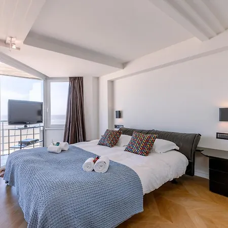 Apartmán Spacious Duplex With Parking, Three Terraces And Magnificent Sea View! *