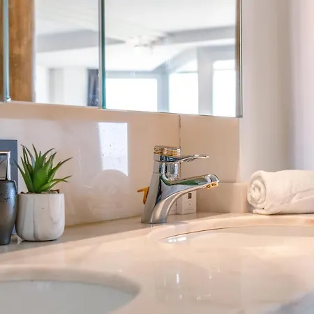 Apartment Spacious Duplex With Parking, Three Terraces And Magnificent Sea View!