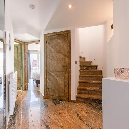 Apartmán Spacious Duplex With Parking, Three Terraces And Magnificent Sea View! *
